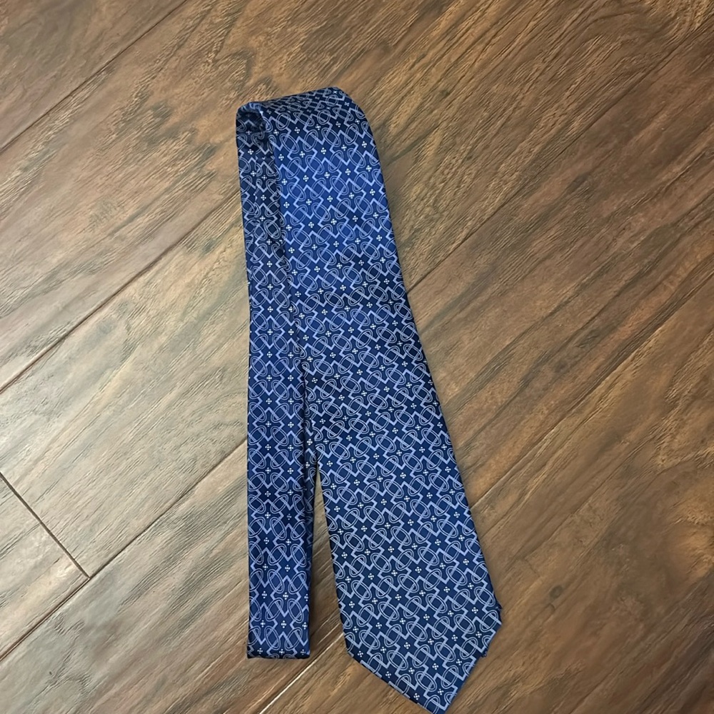 Blue tie
Express design studio
100 silk